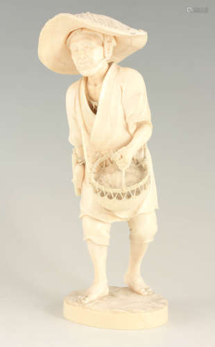 A GOOD 19TH CENTURY TOKYO SCHOOL CARVED IVORY STANDING FIGUR...