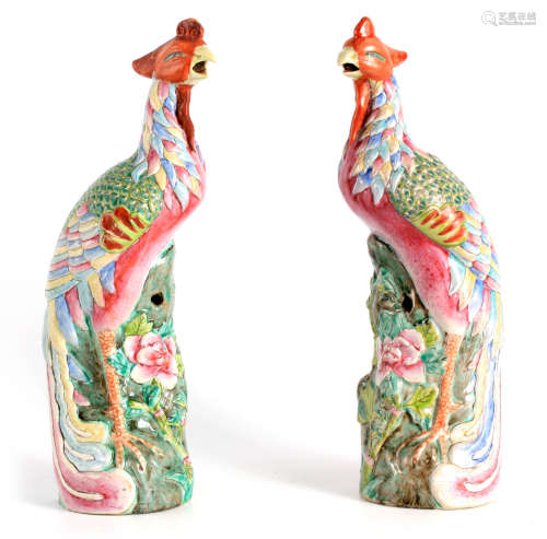 A PAIR OF CHINESE FAMILLE ROSE COLOURFUL ORNAMENTAL BIRDS PE...