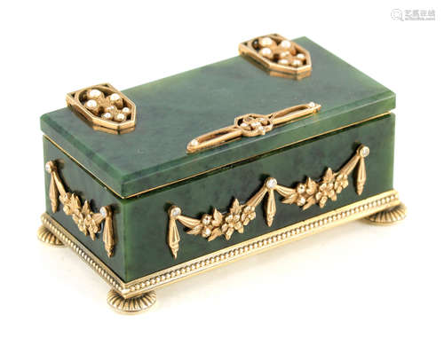 A FINE LATE 19TH CENTURY FABERGE BOWENITE AND SILVER MOUNTED...