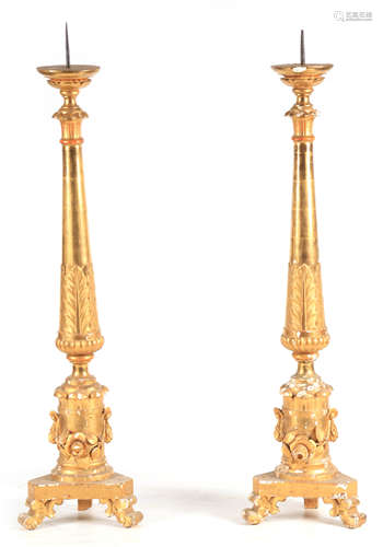 A PAIR OF 18TH CENTURY CONTINENTAL CARVED GILT GESSO CORNER ...