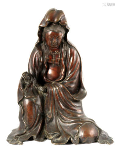 A 19TH CENTURY CHINESE BRONZE FIGURE OF GUANYIN having good ...