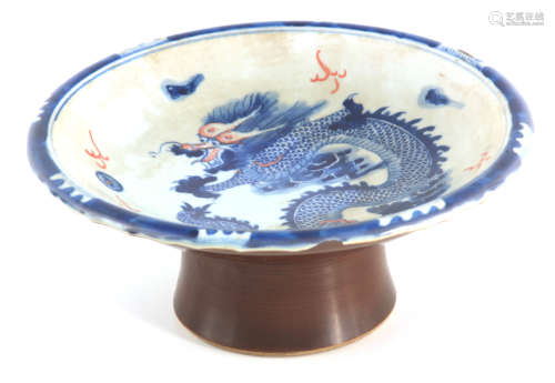 A CHINESE BLUE AND WHITE FOOTED BOWL decorated with a five c...