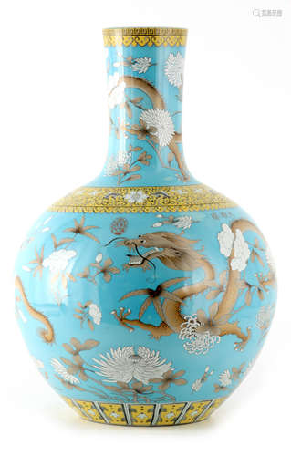 A MASSIVE 20TH CENTURY CHINESE BULBOUS VASE WITH SLENDER NEC...