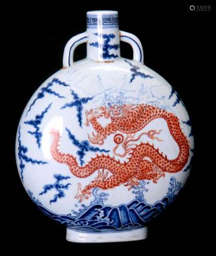 AN UNDERGLAZE-BLUE AND COPPER-RED DECORATED ‘DRAGON’ MOONFLA...