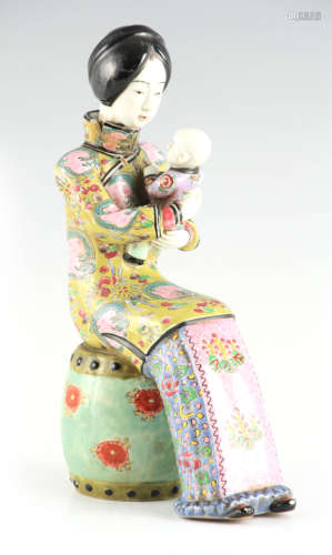A LATE 19TH CENTURY CHINESE PORCELAIN FIGURE OF A MOTHER AND...