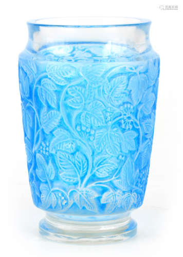 A 20TH CENTURY R. LALIQUE BLUE STAINED DEAUVILLE GLASS VASE ...