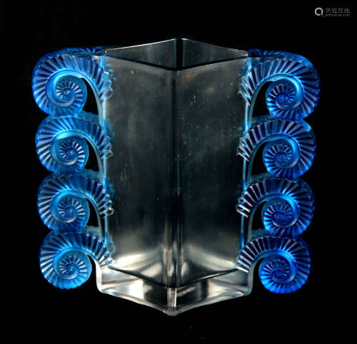 A 20TH CENTURY R. LALIQUE BLUE STAINED RHEIMS GLASS VASE of ...