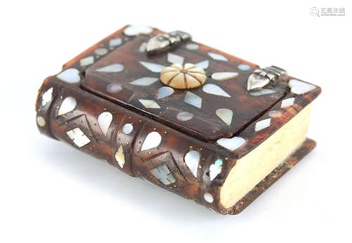 AN 18TH CENTURY TORTOISESHELL AND BONE SNUFF BOX FORMED AS A...