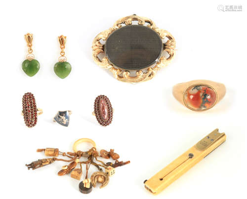 A SELECTION OF JEWELLERY INCLUDING A GROUP OF JAPANESE MEIJI...