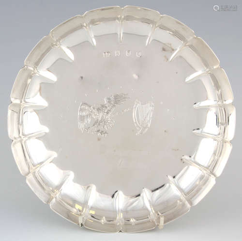 AN ELIZABETH II SILVER COMMEMORATIVE STRAWBERRY DISH COMMEMO...