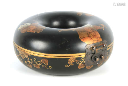 A MID 20TH CENTURY CHINESE LACQUER NECKLACE BOX the hinged l...