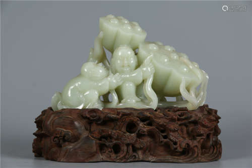A JADE SCULPTED BOYS AND LOTUS SEEDPODS ORNAMENT