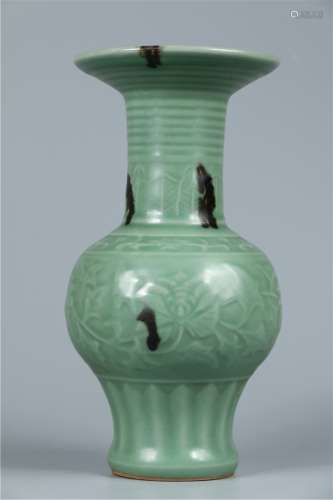 A LONGQUAN KILN DISPLAY BOTTLE