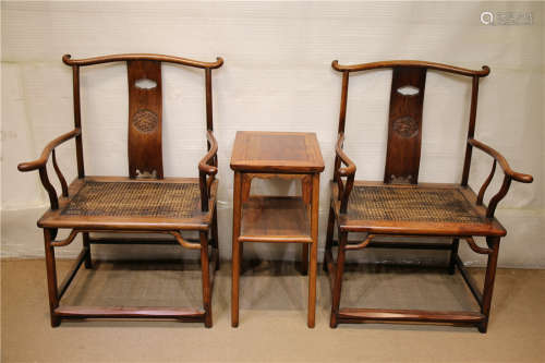 A SET OF WOOD ARM CHAIRS, FOUR PROTRUDING ENDS