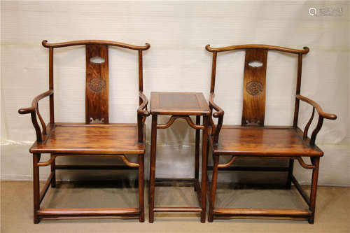 A SET OF WOOD ARM CHAIRS, FOUR PROTRUDING ENDS