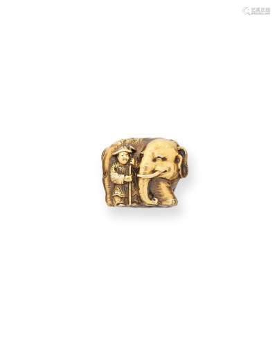 A gold ojime of a boy and an elephant By Shumin, Meiji era (...