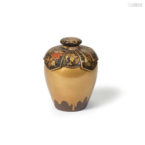 A gold-lacquer vessel with en-suite cover in the form of a c...