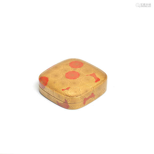 A gold-lacquer rounded square kogo (incense box) with en-sui...