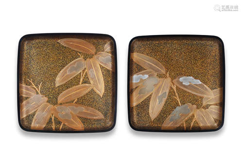 Two gold-lacquer large rounded square trays By Uono Jisei (1...