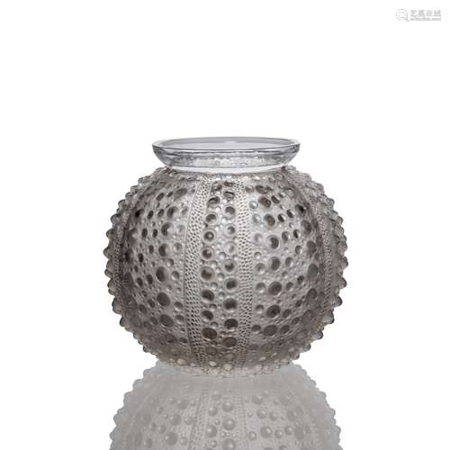 RENÉ LALIQUE (FRENCH 1860-1945) OURSIN VASE, NO. 10-888