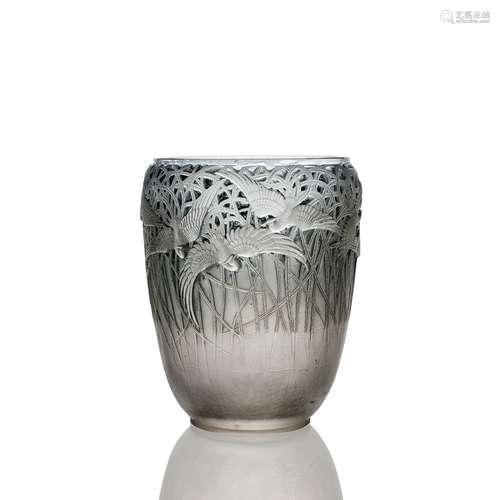 ‡ RENÉ LALIQUE (FRENCH 1860-1945) AIGRETTES VASE, NO. 988