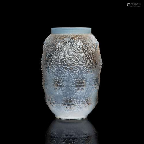 ‡ RENÉ LALIQUE (FRENCH 1860-1945) DAVOS VASE, NO. 1079