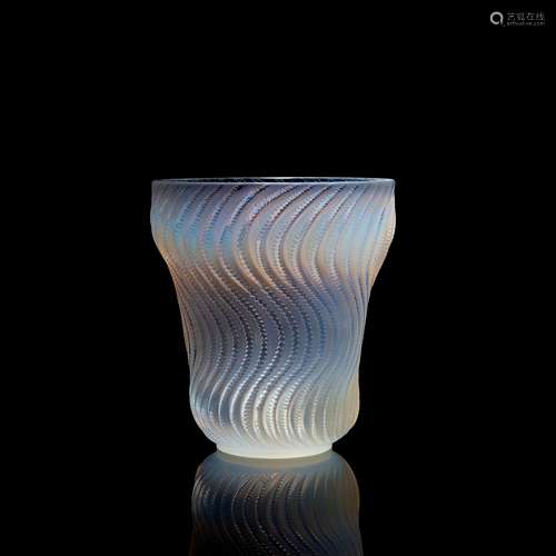 ‡ RENÉ LALIQUE (FRENCH 1860-1945) ACTINIA VASE, NO, 10-889