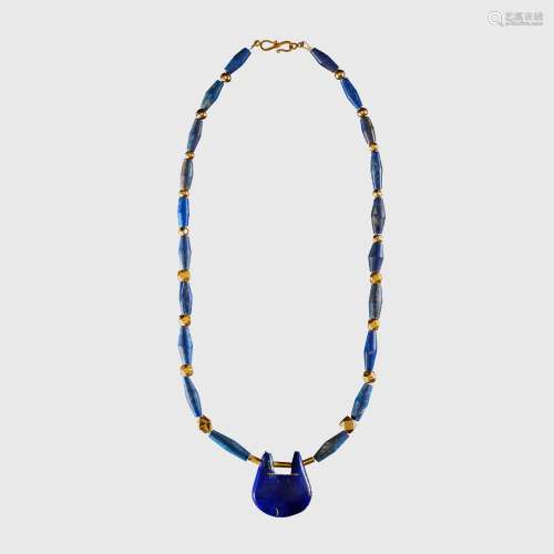 WESTERN ASIATIC LAPIS AND GOLD PENDANT NECKLACE NEAR EAST, 1...