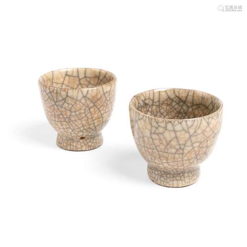 TWO GE-TYPE CRACKLE-GLAZED CUPS QING DYNASTY, 19TH CENTURY