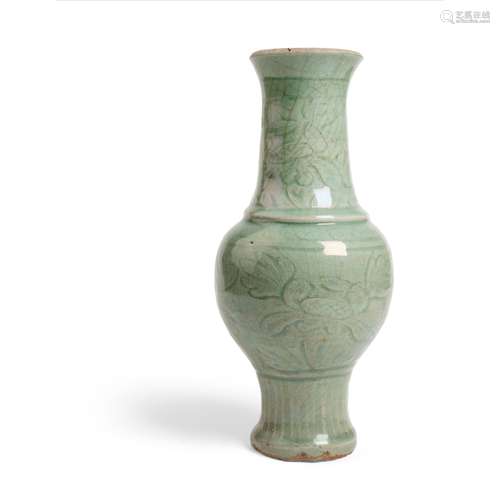 LONGQUAN CELADON-GLAZED VASE YUAN TO MING DYNASTY