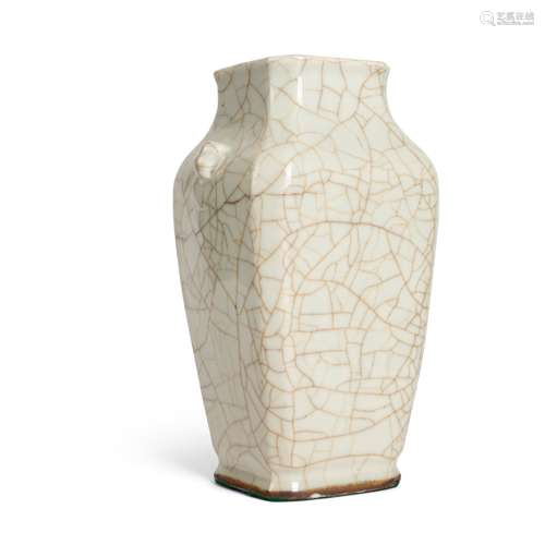 GE-TYPE CRACKLE-GLAZED SECTIONED VASE QING DYNASTY, 19TH CEN...