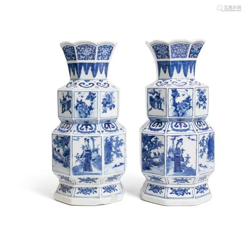 PAIR OF BLUE AND WHITE VASES QING DYNASTY, 18TH-19TH CENTURY