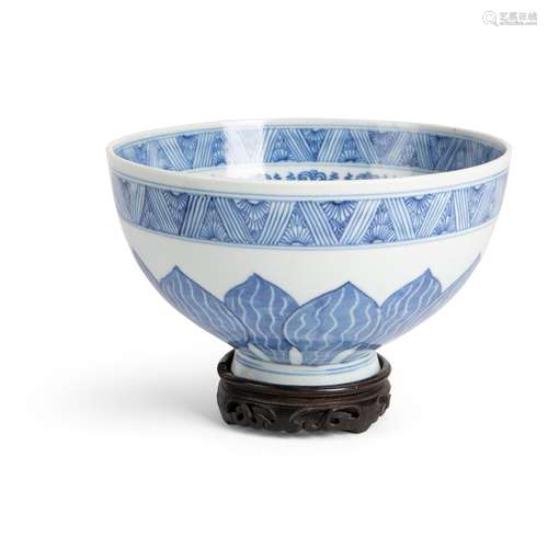 BLUE AND WHITE 'LOTUS' BOWL KANGXI PERIOD