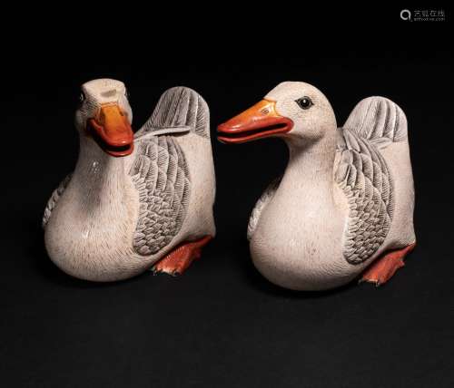 Porcelain duck-shaped ornaments Qing Dynasty