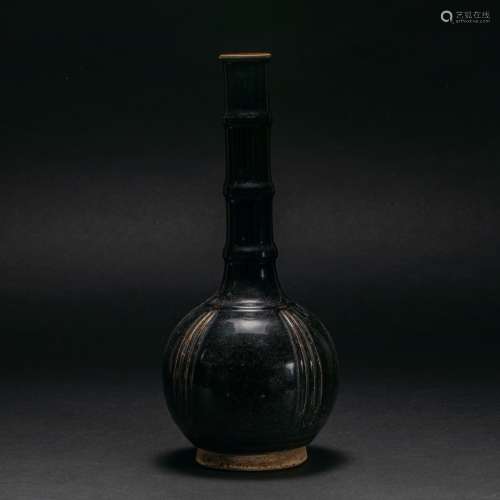 Black glaze holding bottle Song Dynasty