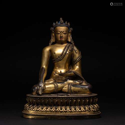 Gilt bronze statue of Sakyamuni in the Qing Dynasty