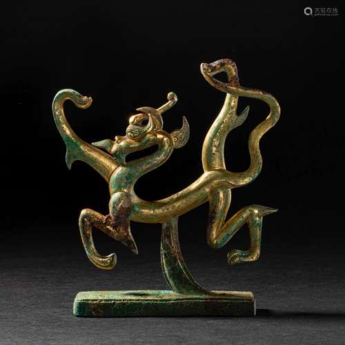 A gilt bronze dragon-shaped ornament in the Tang Dynasty