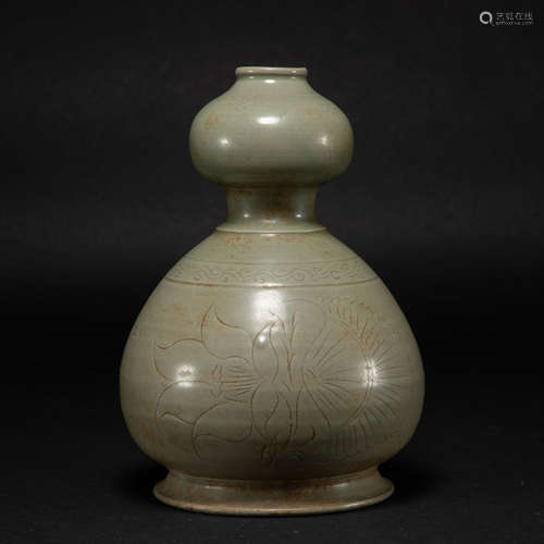 Celadon gourd-shaped flower vaseSong Dynasty