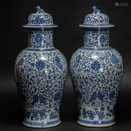 Blue and white lion first cap bottle Ming Dynasty