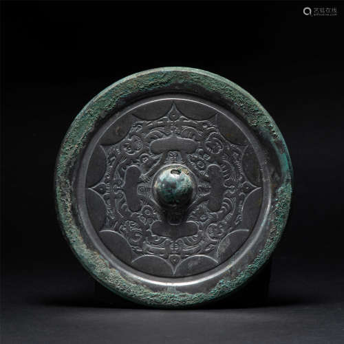 Bronze Mirror with Animal Patterns in the Han Dynasty