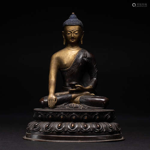 Gilt bronze pharmacist Buddha in Qing Dynasty