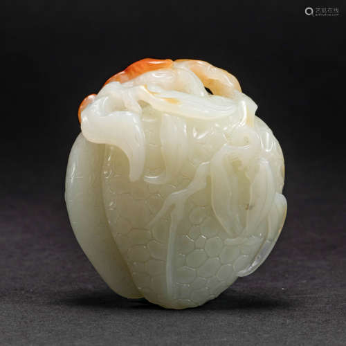 Hetian Jade Shou Peach-shaped Hand-Piece in Qing Dynasty