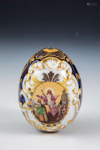 Porzellan-Ei mit der Auferstehung Christi und der Verkündigu...