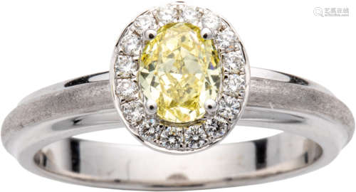 Ring mit fancy-yellow Diamant