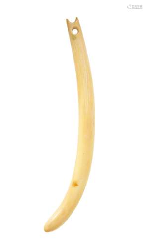 4-毛利人（新西兰抹香鲸牙齿服装针。 漂亮的铜锈。 L. 12 cm.