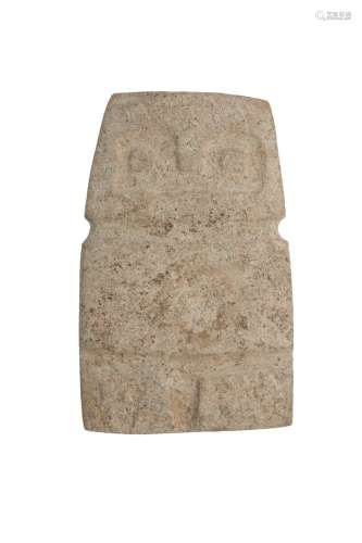 35-Valdivia石碑，代表一个猫头鹰萨满廓形，风格化到极致，唤起了萨...