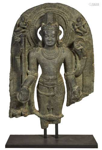 79-印度-帕拉时期，12世纪毗湿奴的黑石碑碎片，毗湿奴四臂站立，手持...