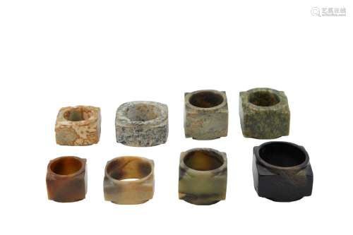 122-中国-新石器时代及以后一套八个黑色、绿色、青瓷、米色和灰色的...