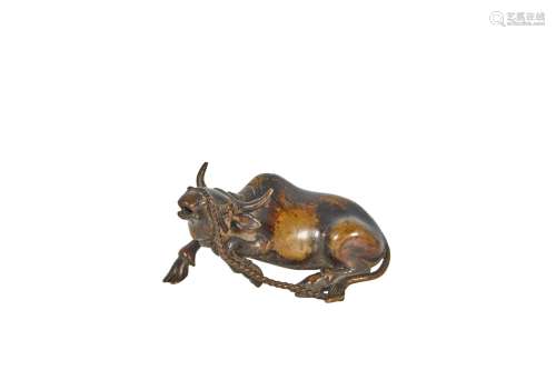 134-中国 - 19世纪棕色铜锈的水牛造型的滴管。L. 10,3 cm.
