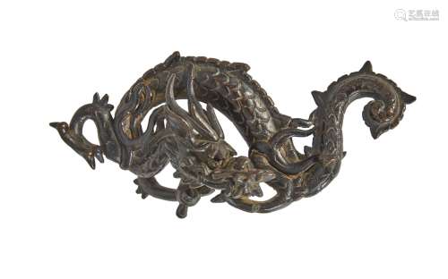 135-中国 - 19世纪棕色的铜制饰物，可作为刷子架使用，盘龙的左前爪...